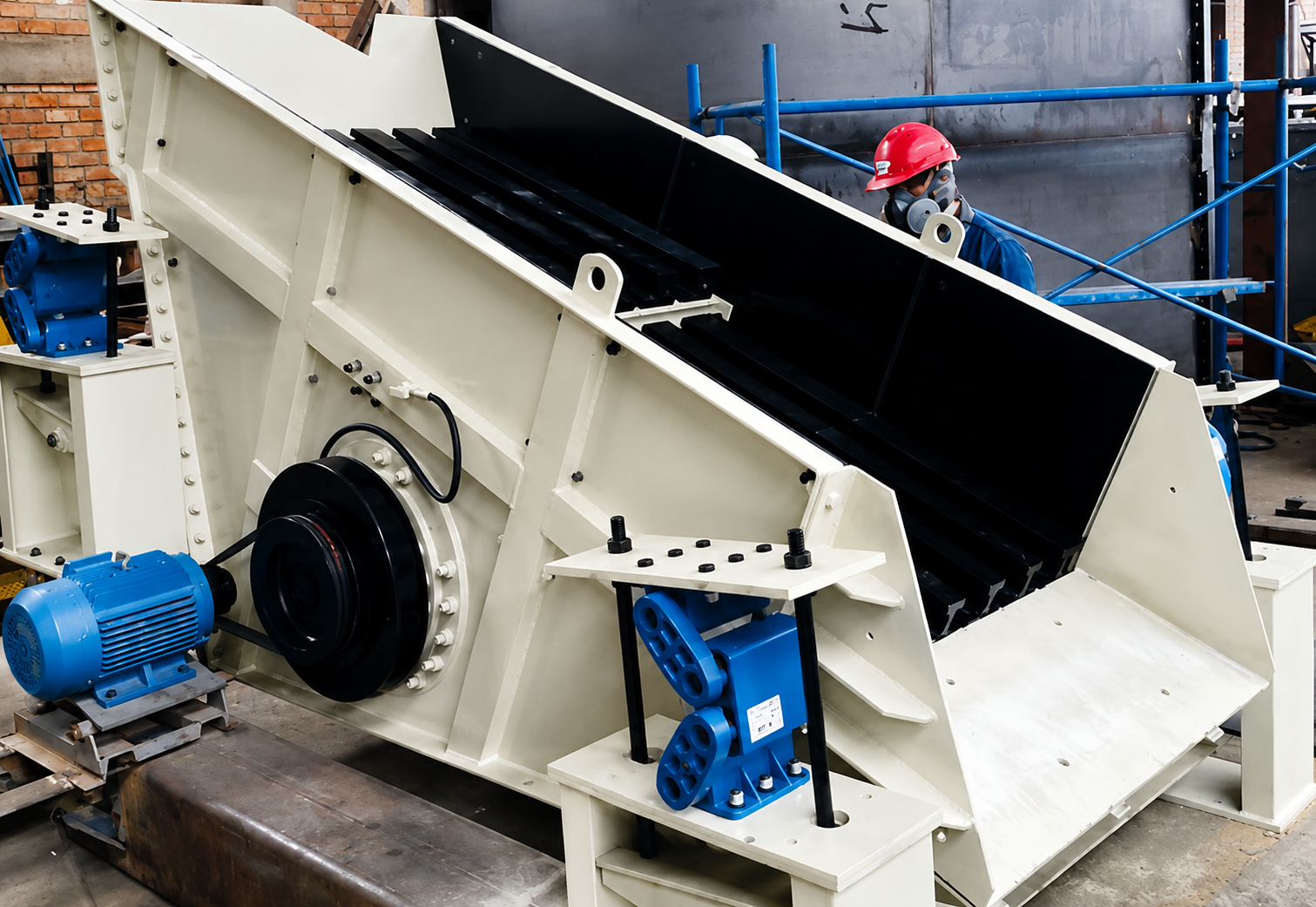 Alimentadores y grizzly vibratorios — equipos mineros ALYABE